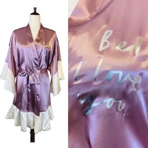 NWT Viola Vann Lilac/Cream Ruffled Short Robe